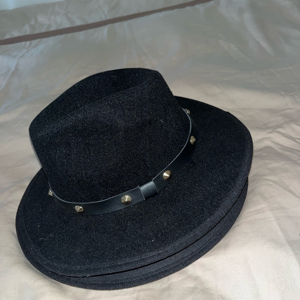 womens black guess hat